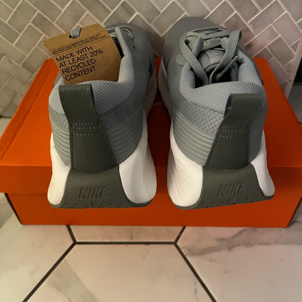 Nike Promina Gray and White Running Shoes - Picture 4 of 7